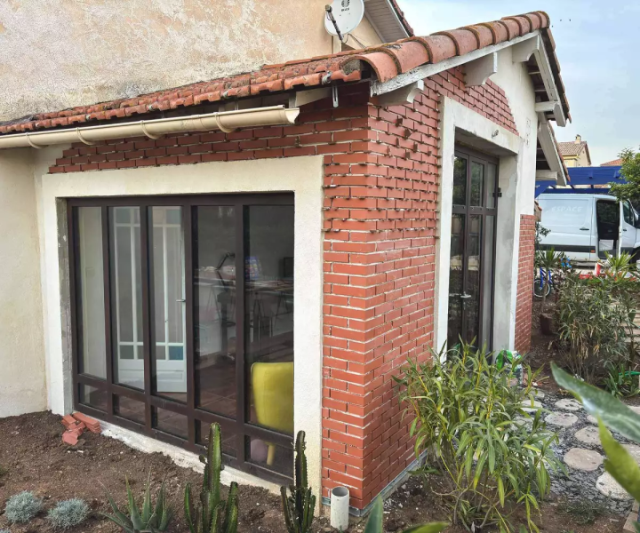 Menuiserie sur mesure en bois, PVC et aluminium.